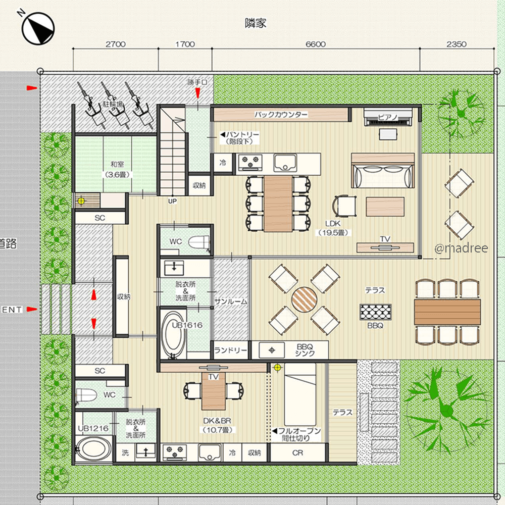 扉で行き来できる丁度良い距離感、お互いが無理なく協力できる二世帯住宅