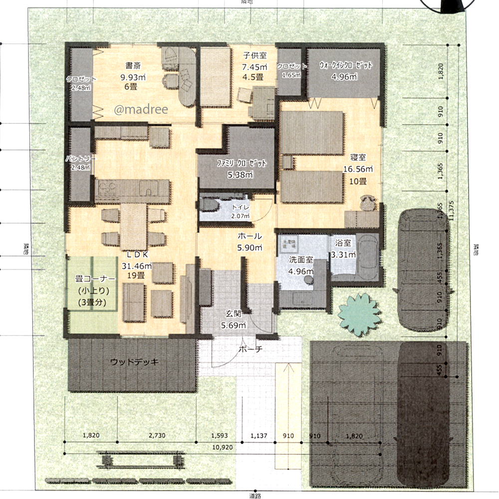 緑見える玄関で抜け感を楽しむ、家族の絆深まるリビング経由の平屋