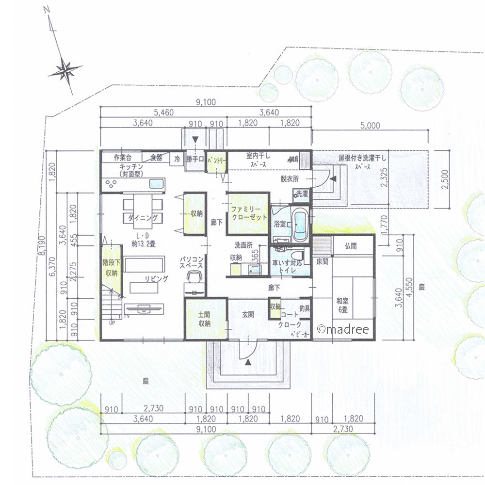 キッチンから一直線の洗濯動線と、各所の収納で暮らしが整う家