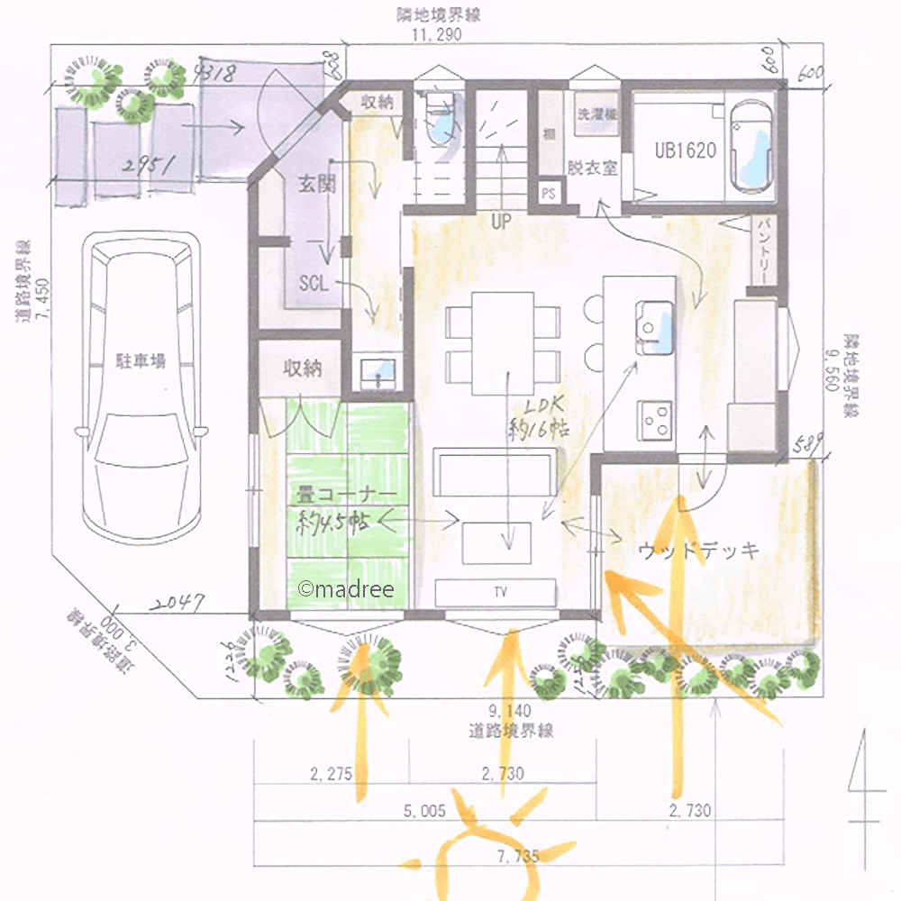 おうちアウトドアの準備がサクッとできる、キッチンとリビングから繋がるウッドデッキのある家