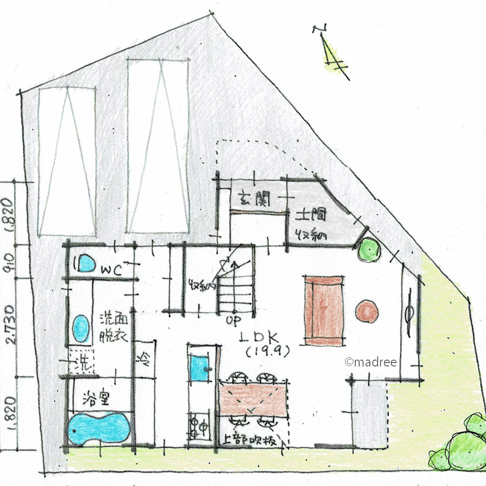 一望できるキッチンと吹抜で家族見守る、光と風が心地良い変形地活かした家