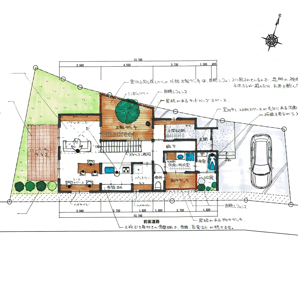 傾斜な土地を生かした視線対策、LDKからプライベート感のある中庭テラスに繋がる家