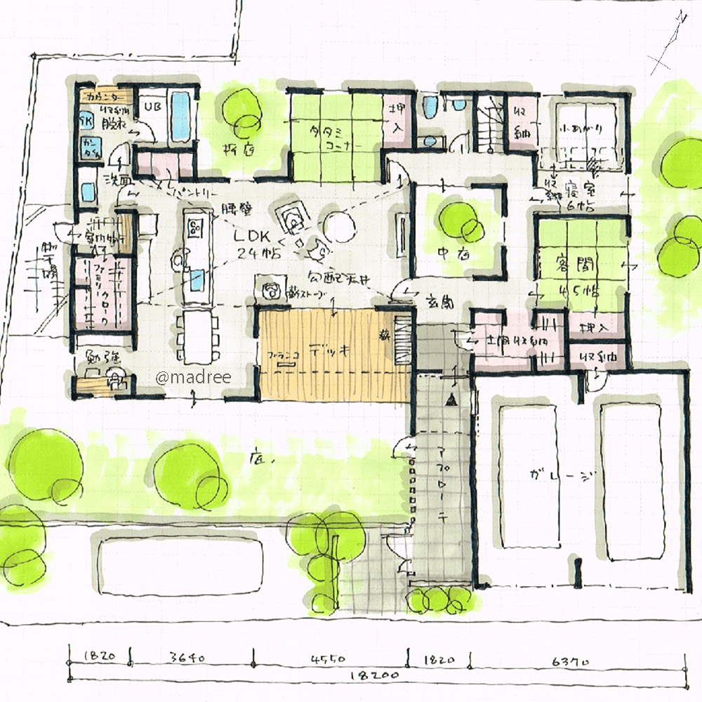 勾配天井からの光で明るいLDK空間、中庭を挟んで生活を分けた平屋のように暮らす家